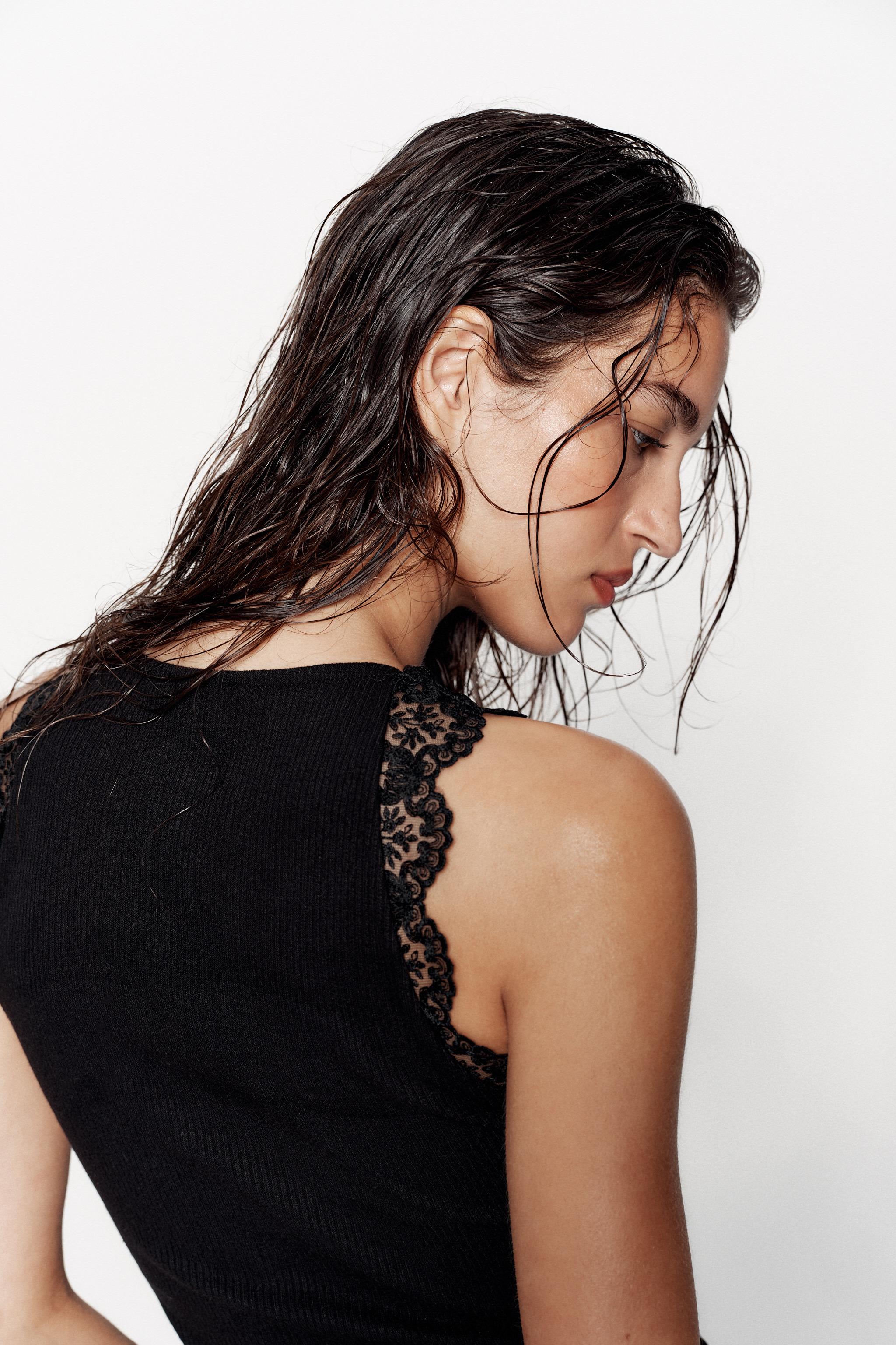 LACE RIBBED HALTER TOP